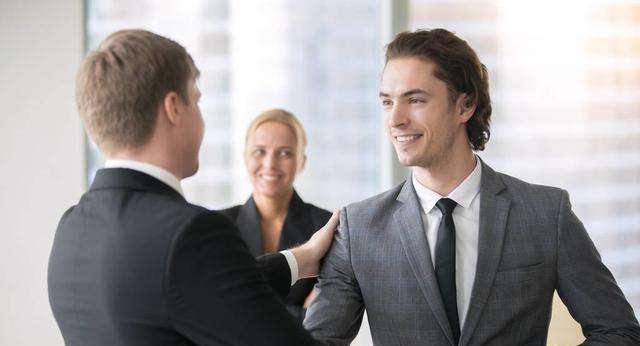 求职|越忙的人活得越穷，为什么你拼命工作，却赚不到钱？看完就明白了