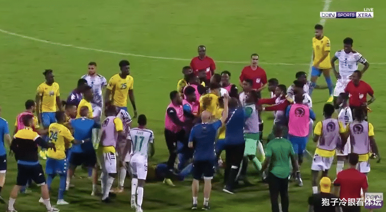 加納|88分鐘絕平！拒還球權(quán)還偷襲進(jìn)球 非洲杯釀多人揮拳混戰(zhàn)+紅牌