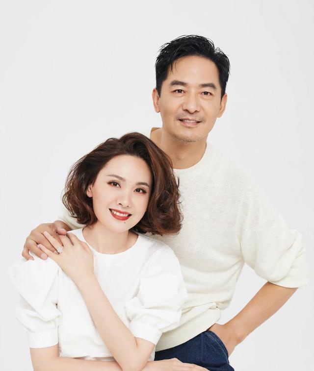 殷桃|郭晓东在线撒“狗粮”,形容自己是凤凰男,老婆城市女,太憨厚了