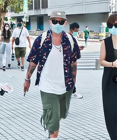 汪小菲|汪小菲和张颖颖被拍同框，汪小菲为爱疯狂？大S、具俊晔大方多了