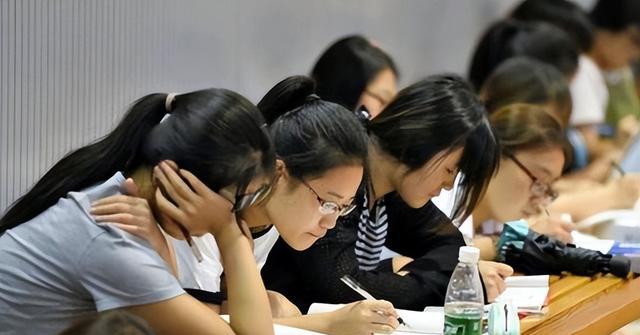 求职|北大硕士求职遇冷,原因很现实,金本银硕铜博将成985学历鄙视链