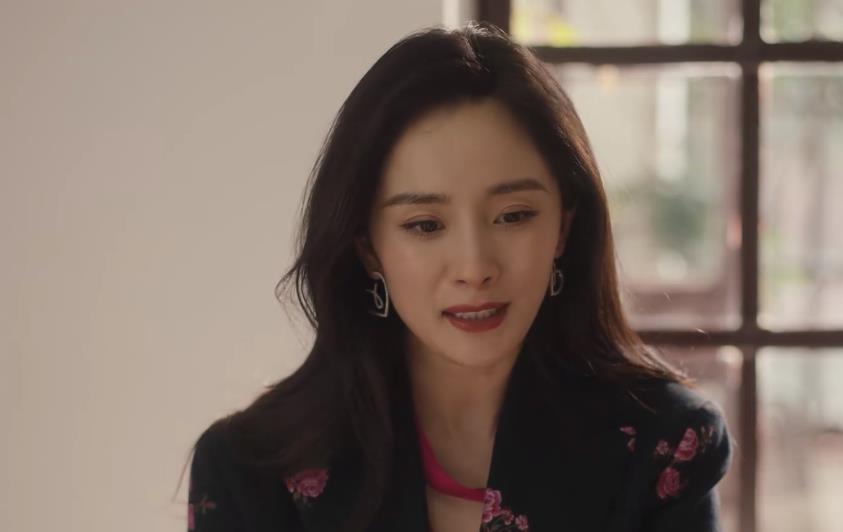 杨幂|杨幂两部剧撞档互博,一款发型演出两个角色,却曝光了转型的规划