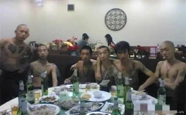 山西黑老大李满林,一丁二伟曹三胖,四毛五拐六和尚,满林为大