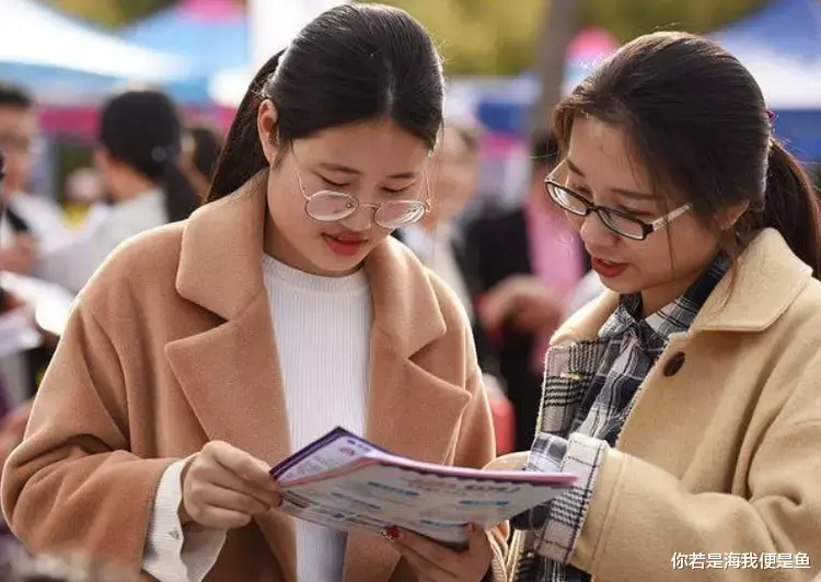 杜克能源|?一大批22届本科毕业生,进厂拧螺丝,“读书无用论”再起