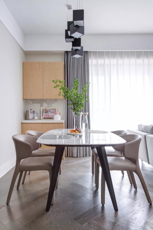 148平现代风四居室,让空间充满了安静舒心的氛围感