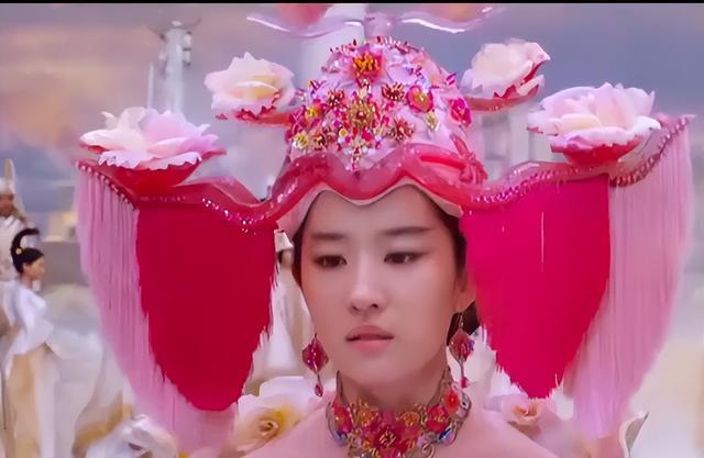 明星 好笑又心疼，明明是花容月貌的女明星，却个个都被离奇造型给坑了
