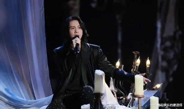 杨丞琳|周传雄问杨丞琳唱谁的歌，你们三女一男很难配，杨丞琳-是啊很难配