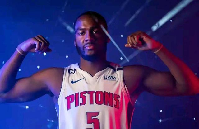 NBA一夜五大交易动态：湖人5换1梭哈比尔争冠浓眉将无限期缺阵