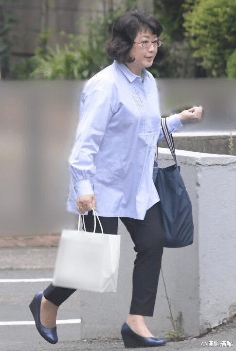 明星 一代“天后”韩宝仪，57岁未变老阿姨，穿吊带扎马尾似20岁