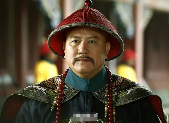 万梓良|65岁万梓良曝近况!乘车兜风眼神迷离一路高歌,戴“鸽子蛋”吸睛