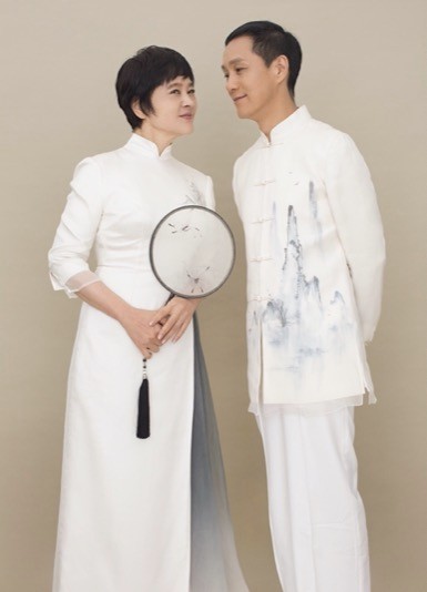 冯远征|冯远征：娶大8岁梁丹妮，婚后宠妻28年，如今年过半百满是遗憾