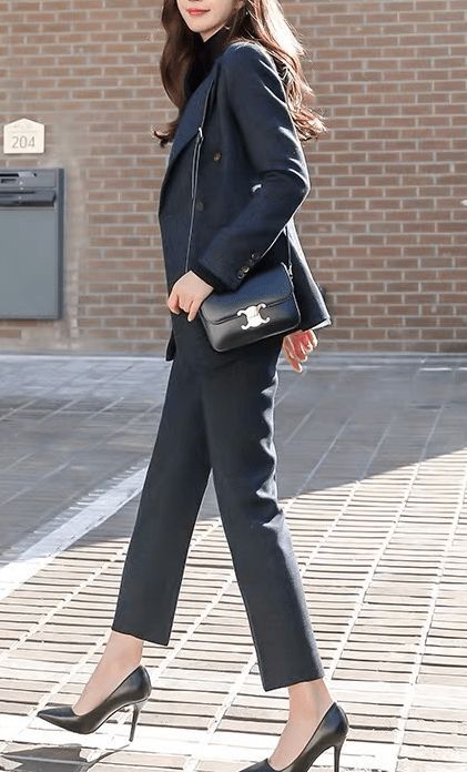 今日运势|职场混搭风逐渐流行，赋美时代把握时尚密码职场穿搭也要出众。