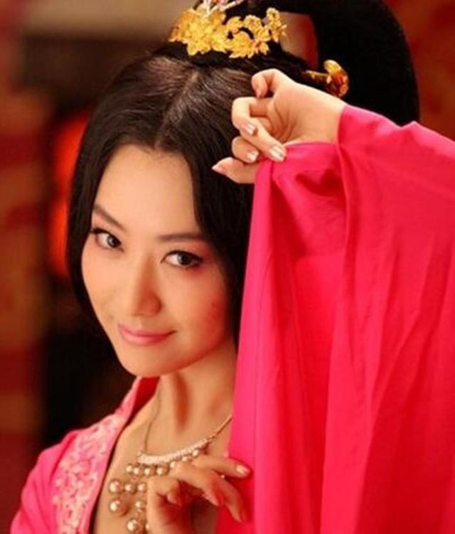 赵合德|风情万种不是袒胸露背！15位媚骨天成的女星“超有料”，撩人于无形