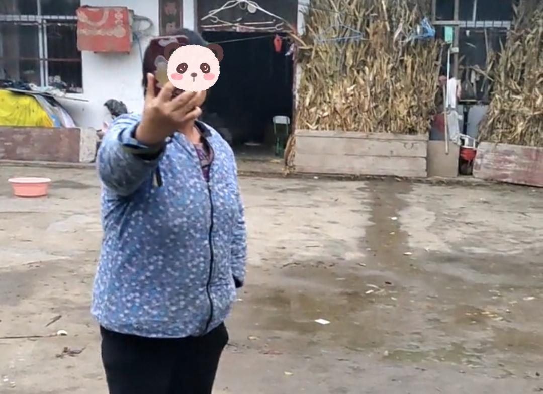 女子去前夫家看孩子,被前婆婆赶出家门,跟孩子说是妈妈不要她
