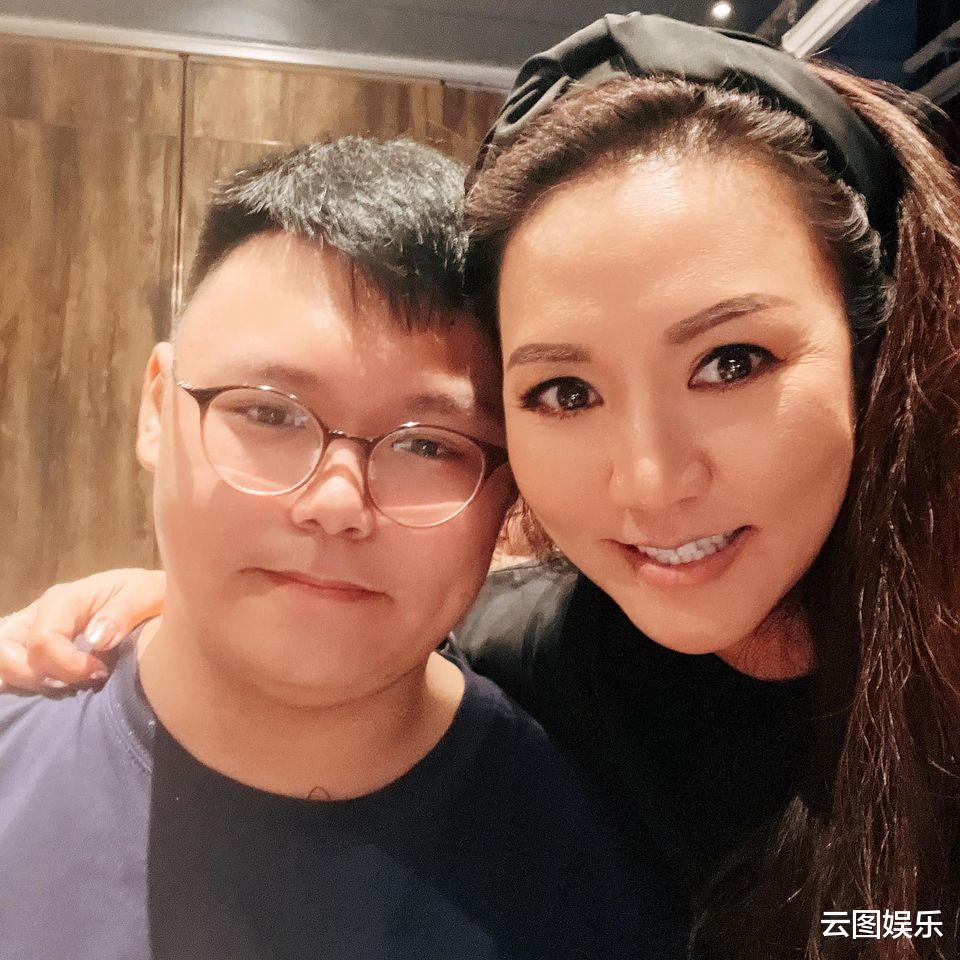 黑袍纠察队|黎瑞恩晒照为儿子庆生!17岁爱子像极了妈妈,是亿万集团继承人