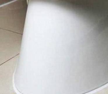 保洁老阿姨告诉你:这样处理玻璃胶发霉发黑,几分钟后干净如新