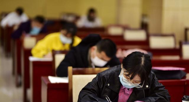 事业编制|本人30岁出头,该选择去当乡镇办公室主任,还是借调县两办?