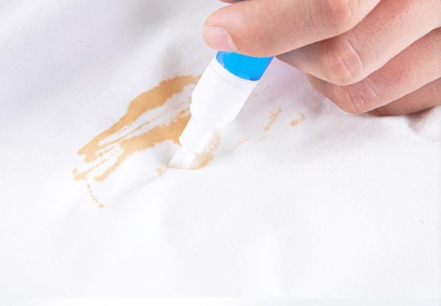 衣服有油污,别用热水泡!保洁阿姨教你正确做法,干净去污没痕迹