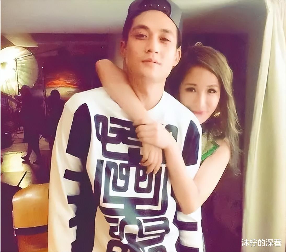 萧亚轩|“10亿富婆”萧亚轩：19年更换16个男友，只谈25岁以下的小鲜肉