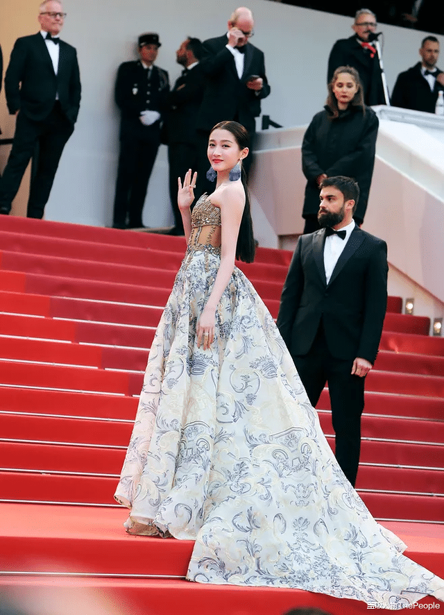 宋佳|私服迷人可爱,红毯却一个比一个拉胯,这些女星是“限定”美人?