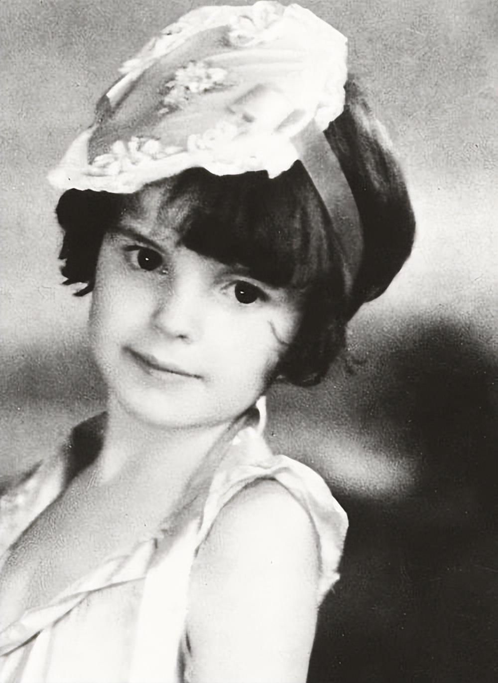 绿野仙踪|朱迪·嘉兰：因《绿野仙踪》成名，5段不幸婚姻，47岁死在浴室