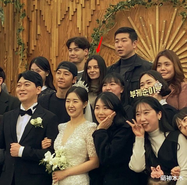 宋仲基|宋仲基现身女友亲妹婚礼，被扒疑似当后爸，女方有一个8岁的女儿