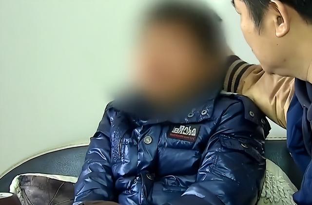 儿子长得像学校男老师,父亲怀疑13年,做完亲子鉴定后妻子哭了