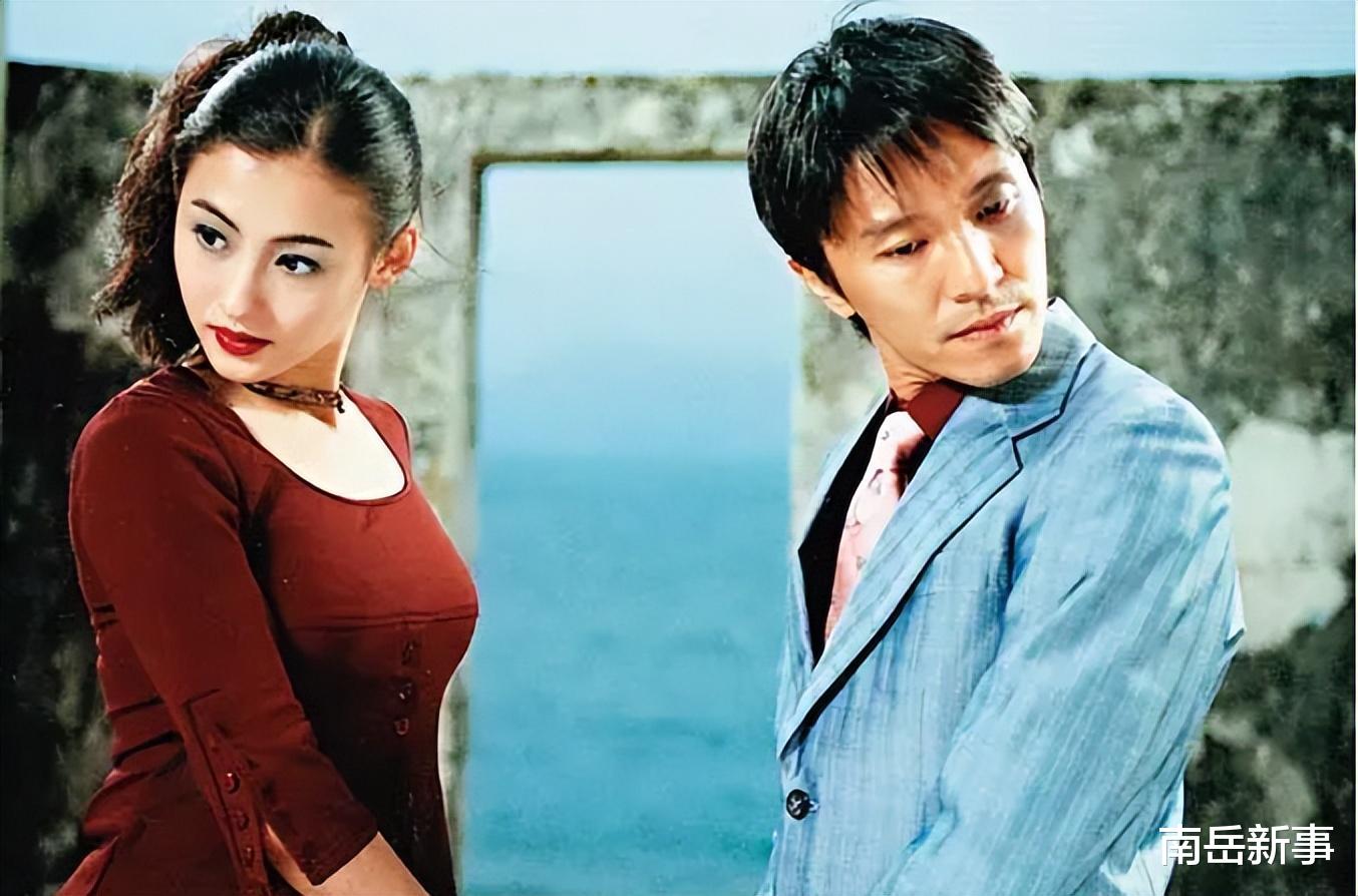 周星驰|60岁周星驰晒冲浪视频，问网友怎样能跳高一点，杨颖留言指导