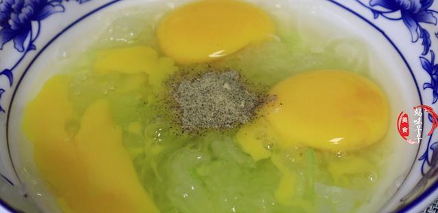 春季,猪肉牛肉靠边站,多吃“5菜2果”,营养祛肝火,越吃越精神