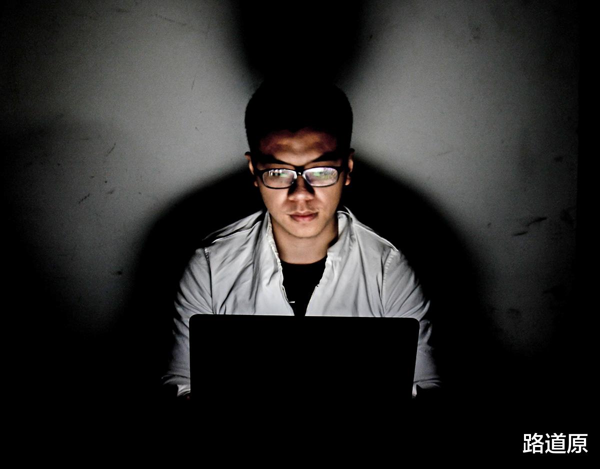 程序员|2012年美国程序员将工作以5万美金转包给中国同行，每年躺赚20万