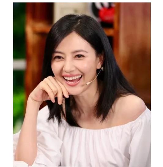 高圆圆|高圆圆第一次当主播，小秀香肩，笑得眼睛都红了