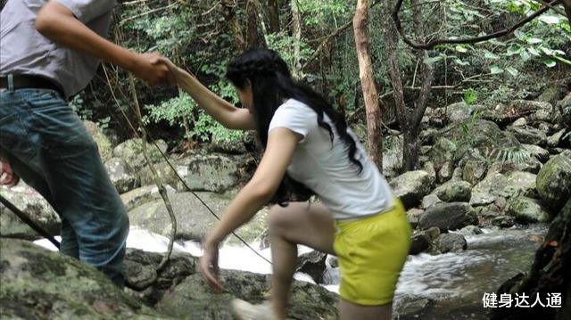 腹泻|34岁女驴友持续腹泻21天后,查出艾滋和肺吸虫,她的教训令人深刻