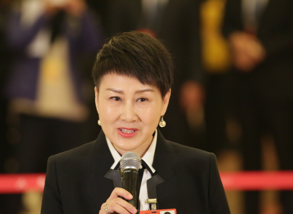 足力健|足力健坑害老人被罚3100万，作为代言人的张凯丽，该怎么罚？