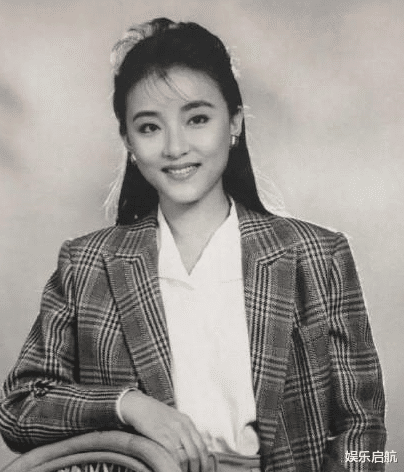 大S|杨澜与银行工作的老公离婚后，转身嫁给了身价百亿的富豪吴征