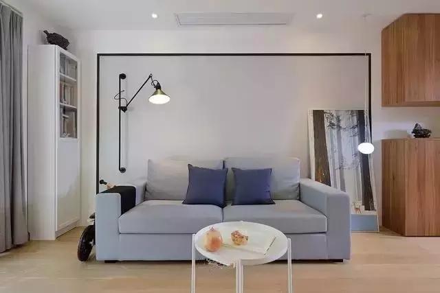 老婆装修新房只刷大白墙,亲戚鄙视我家穷,装好后效果打脸