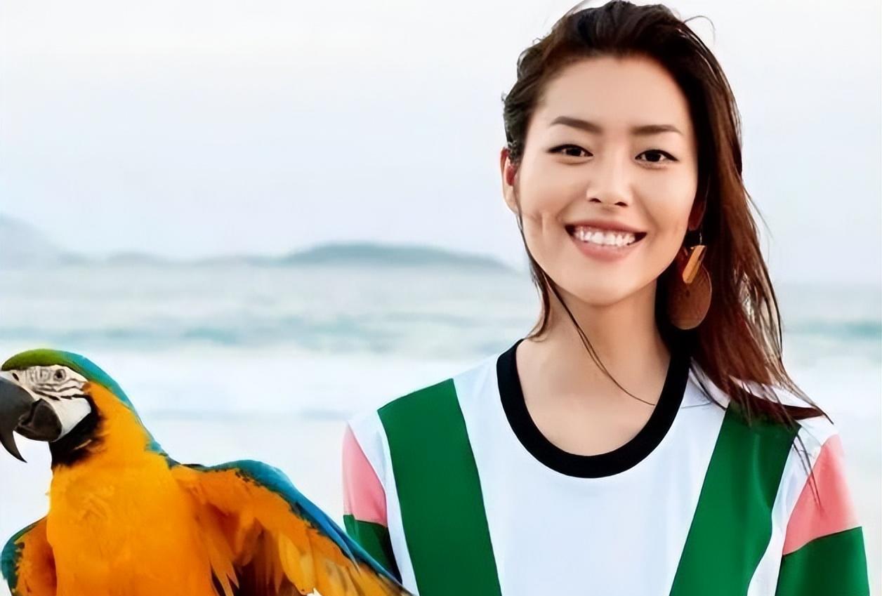 春夏穿搭 想看标准贵气的东方美人脸？审美还待是央视！