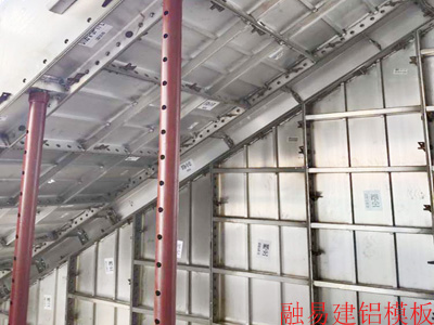 铝模板如何养护？