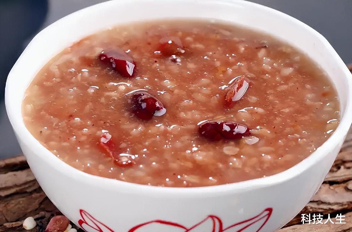 |寒露后,熬大米粥时,建议多加“1红1白”,甜软更滋润