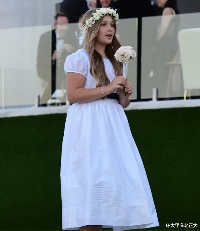 哈珀·贝克汉姆|贝克汉姆长子大婚！与娇妻深情拥吻，现场名媛云集，伴娘小七抢镜