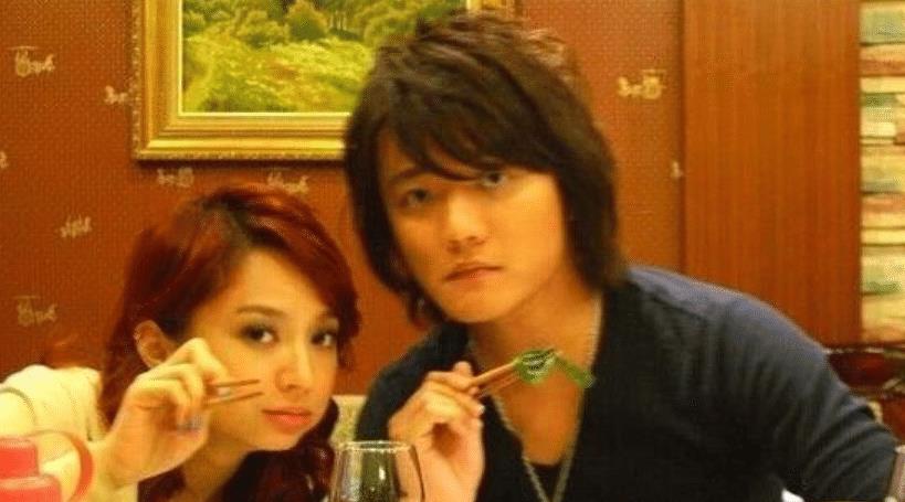 阿沁|踢走主唱找个“替身”炒冷饭，凉透了又喊人家回来，不尴尬吗？