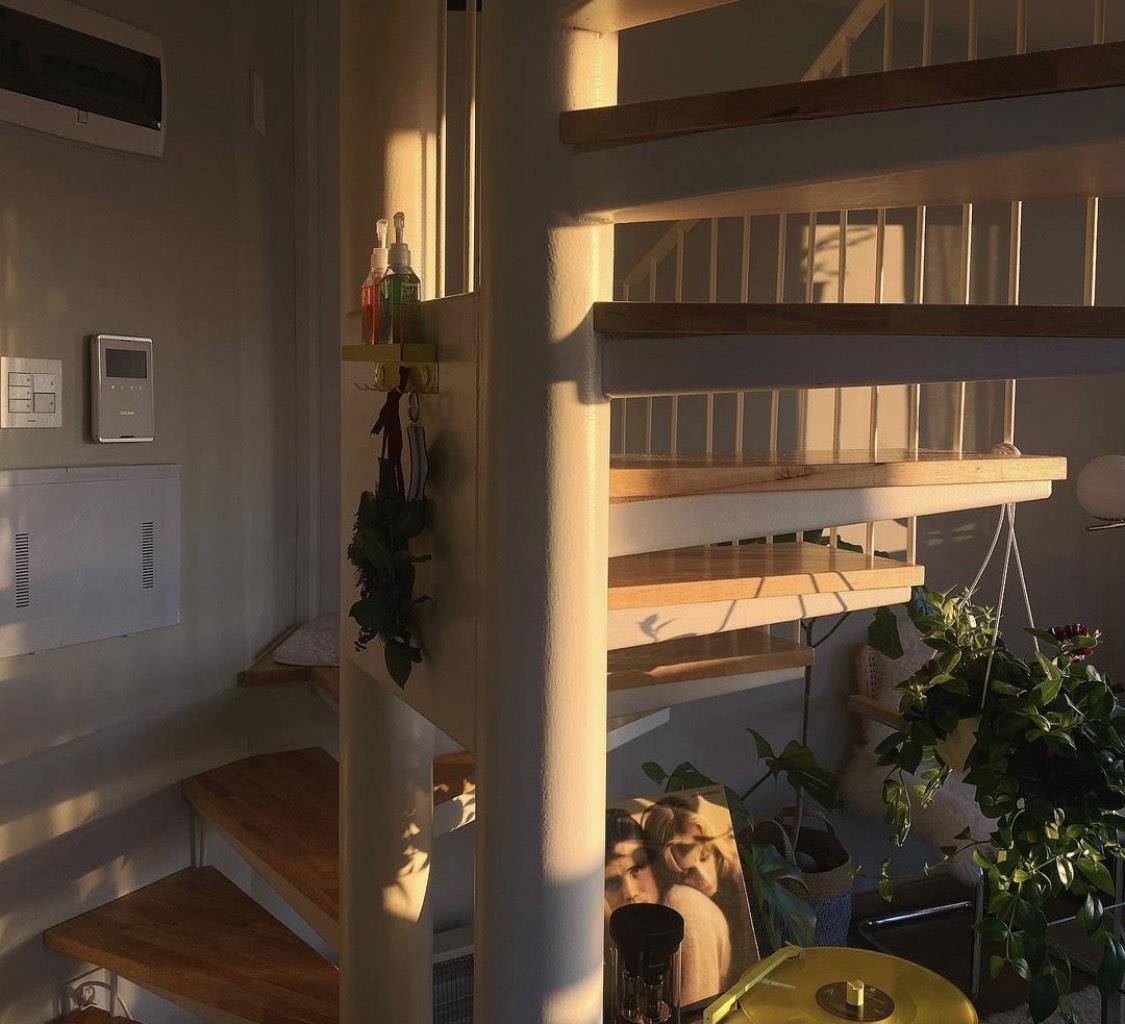 韩国精致小二层，芝麻大空间布置得温暖治愈，一个人依旧不愿将就