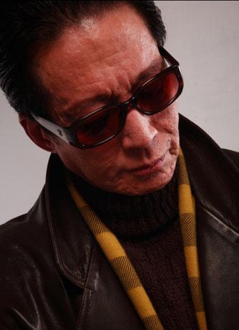 方刚|港剧第一大恶人方刚，大红时隐退游历世界，76岁仍未婚崇尚自由