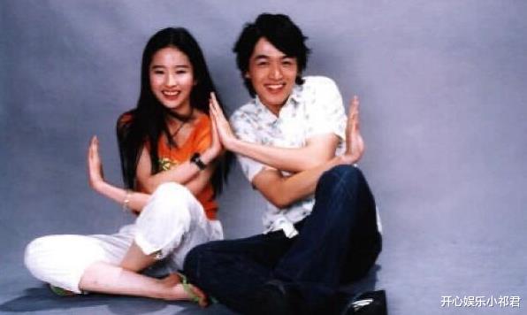 胡歌|胡歌刘亦菲早期同框照被曝光，一个青涩一个稚嫩，瞬间梦回仙剑啦