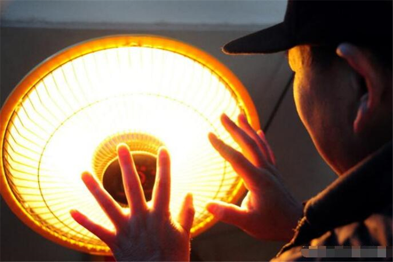 烧柴会影响生态平衡?多个地区被封灶堵坑,导致老百姓寒冬挨冻