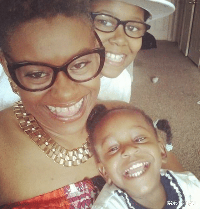 杜库雷|美国歌手尚卡杜库雷在家中过世享年44岁，目前排除他杀