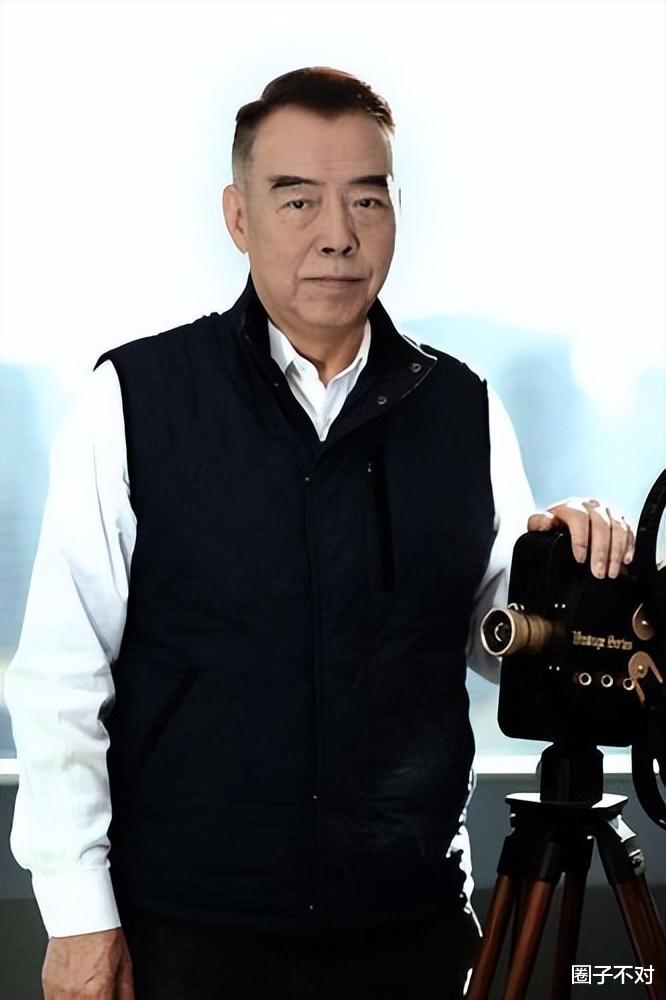 倪萍|倪萍：三婚两次失败，为救儿子给冯小刚下跪，46岁嫁导演终获幸福