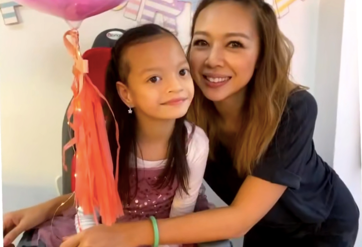 龙套|她60岁才出道,和刘德华周星驰拍了30年戏,成港人最熟悉的“龙套女王”