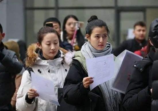 上海戏剧学院|上戏一女生意外走红，19岁拥有“高颜值”，给自己评分却非常谦虚