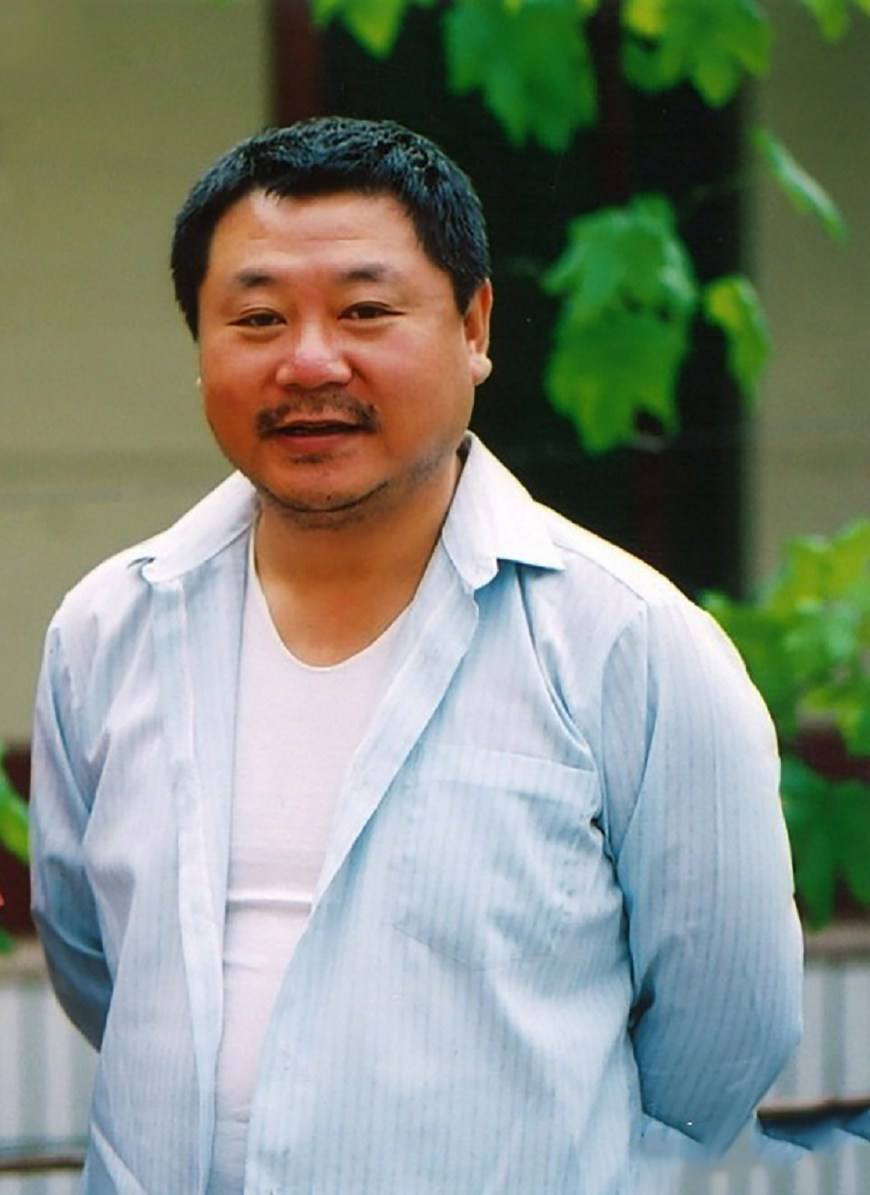 范伟|当年赵本山范伟为什么闹掰?一个想当兄弟,一个想收徒弟