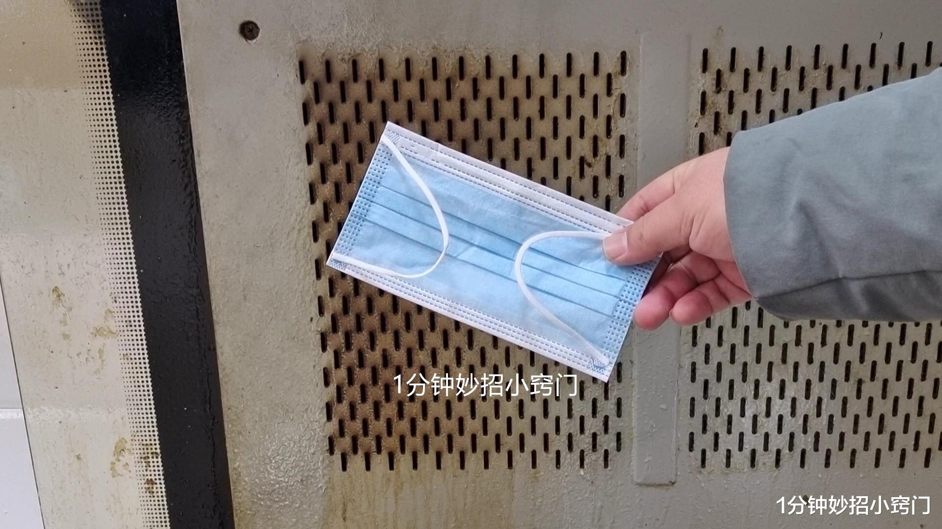 不管家里油烟机有多脏多油,用上1个口罩,一抹一擦立马焕然一新